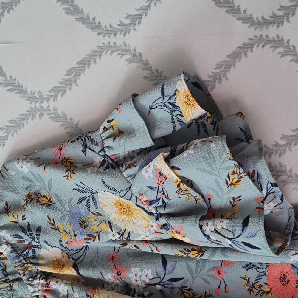 Floral Top - Picture 4 of 10